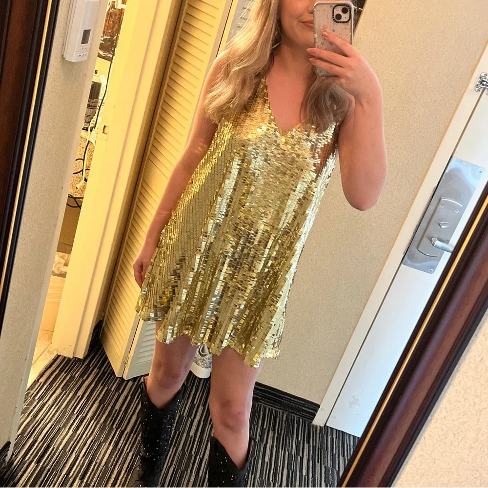 Gold sequin shift dress - Picture 3 of 3